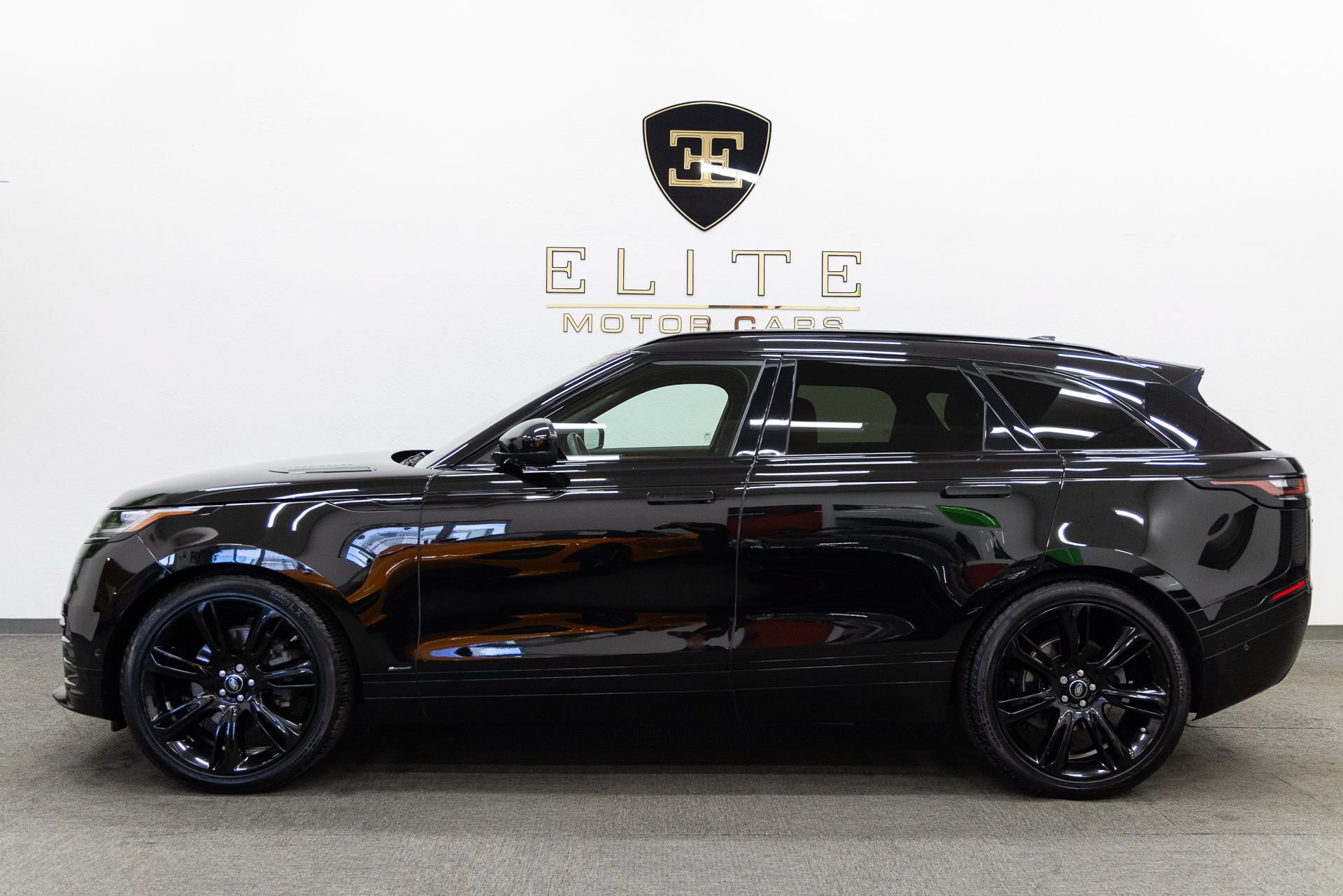 Used 2019 Land Rover Range Rover Velar R-Dynamic HSE AWD/4WD image 2