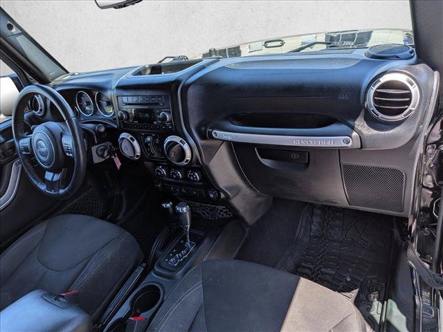 Used 2017 Jeep Wrangler Unlimited Sahara AWD/4WD image 18