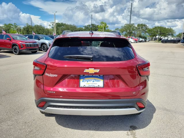 Used 2025 Chevrolet Trax LT FWD image 3