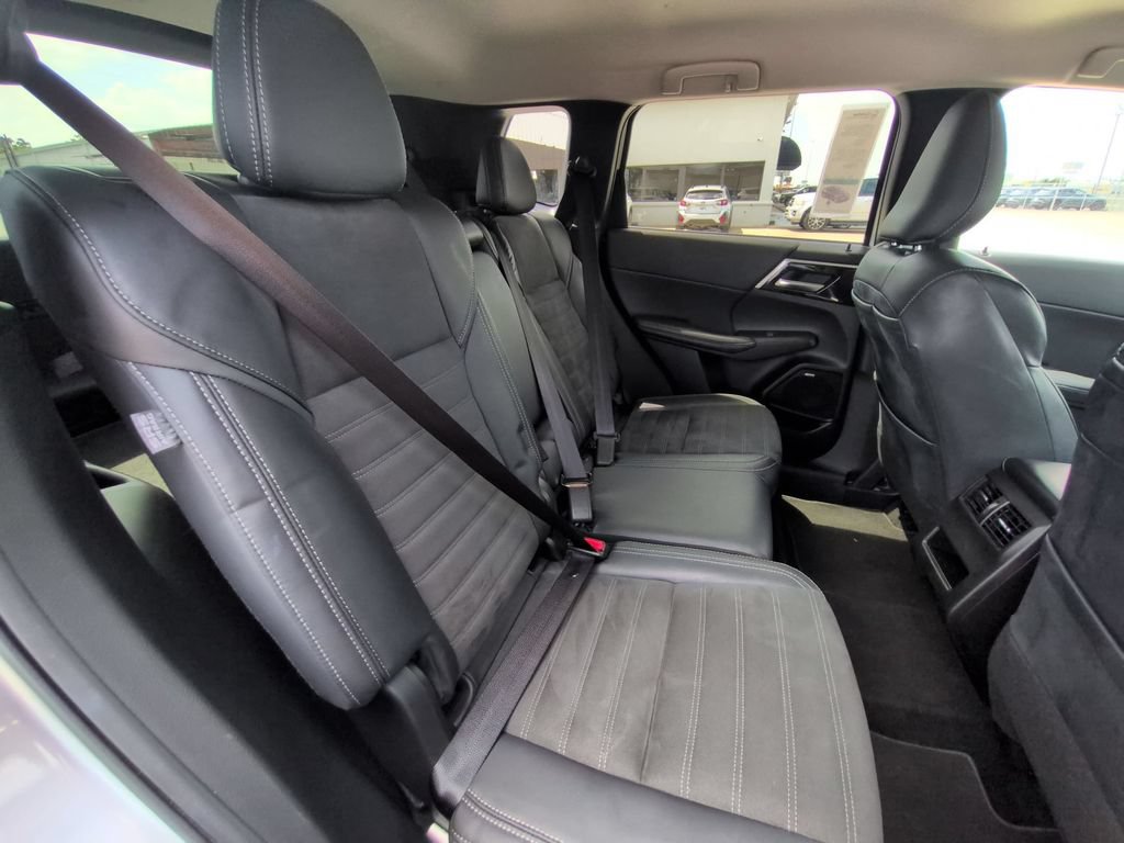 Used 2025 Mitsubishi Outlander SE FWD image 30