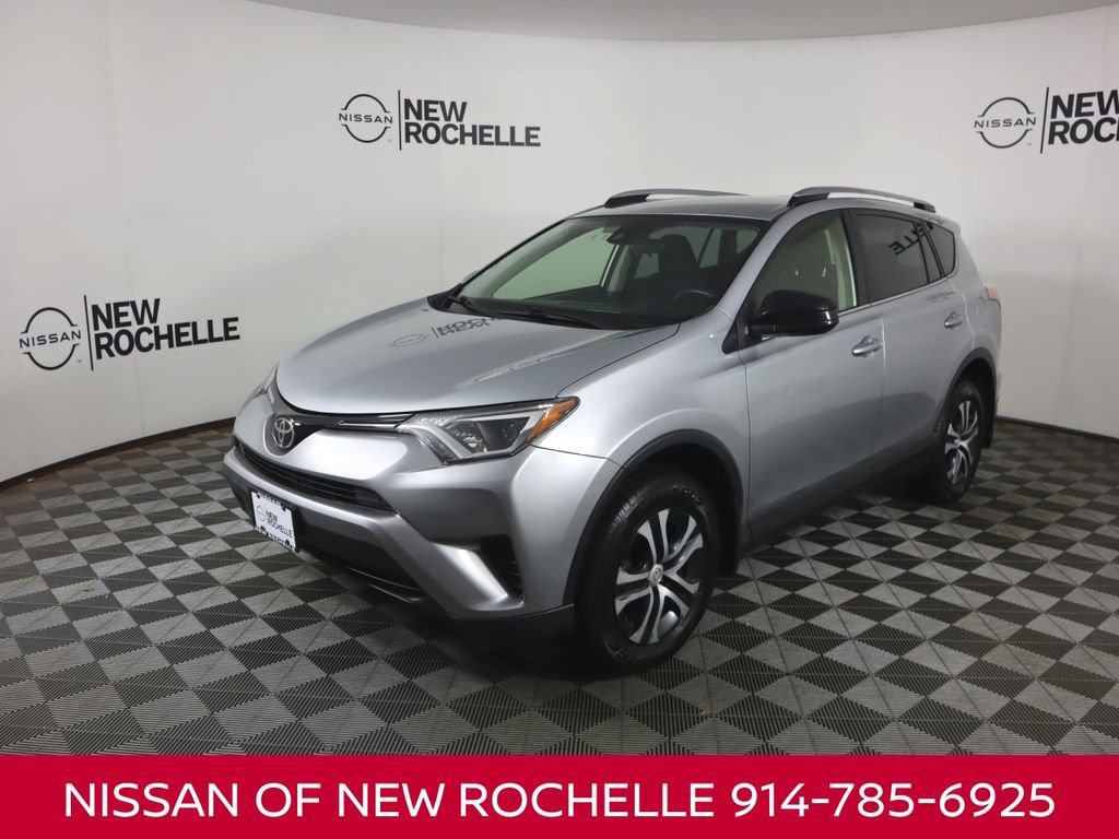 Used 2018 Toyota RAV4 LE AWD/4WD image 1