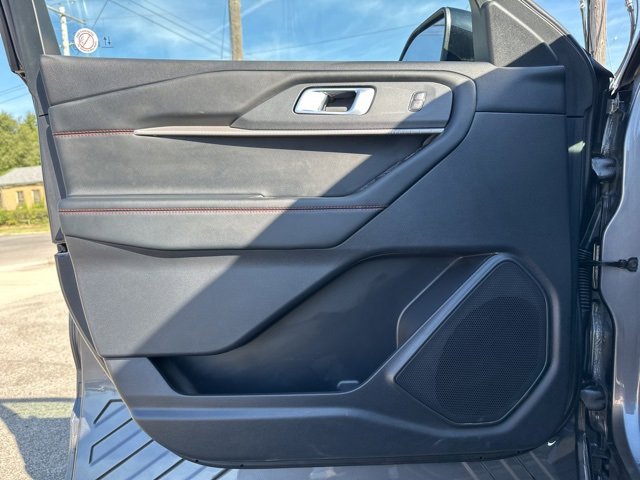 Used 2025 Ford Explorer ST-Line w/ ST-Line Street Pack image 17