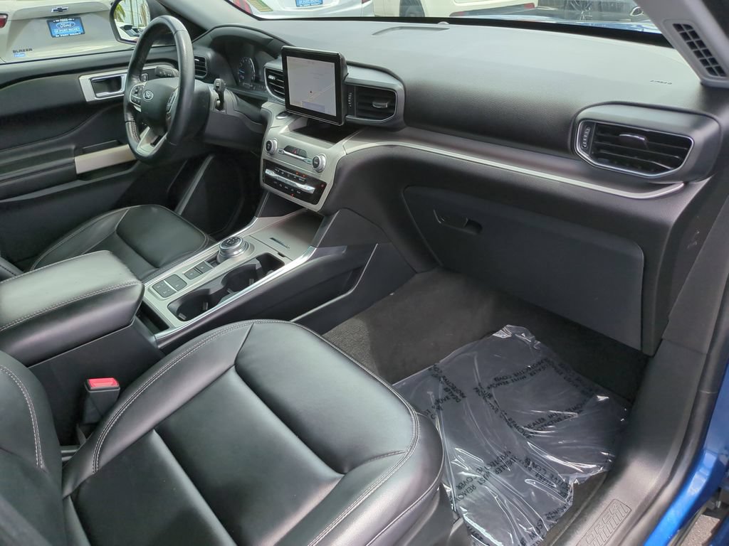 Certified 2022 Ford Explorer XLT w/ Equipment Group 202A RWD image 17