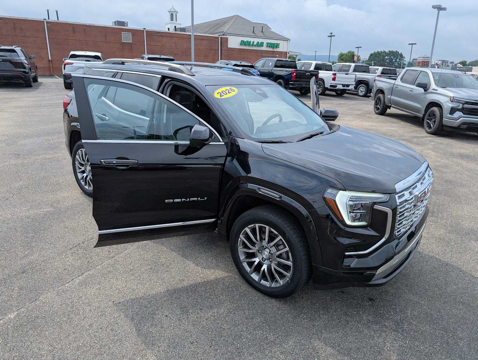 Used 2026 GMC Terrain Denali w/ LPO, Floor Liner Package AWD/4WD image 15