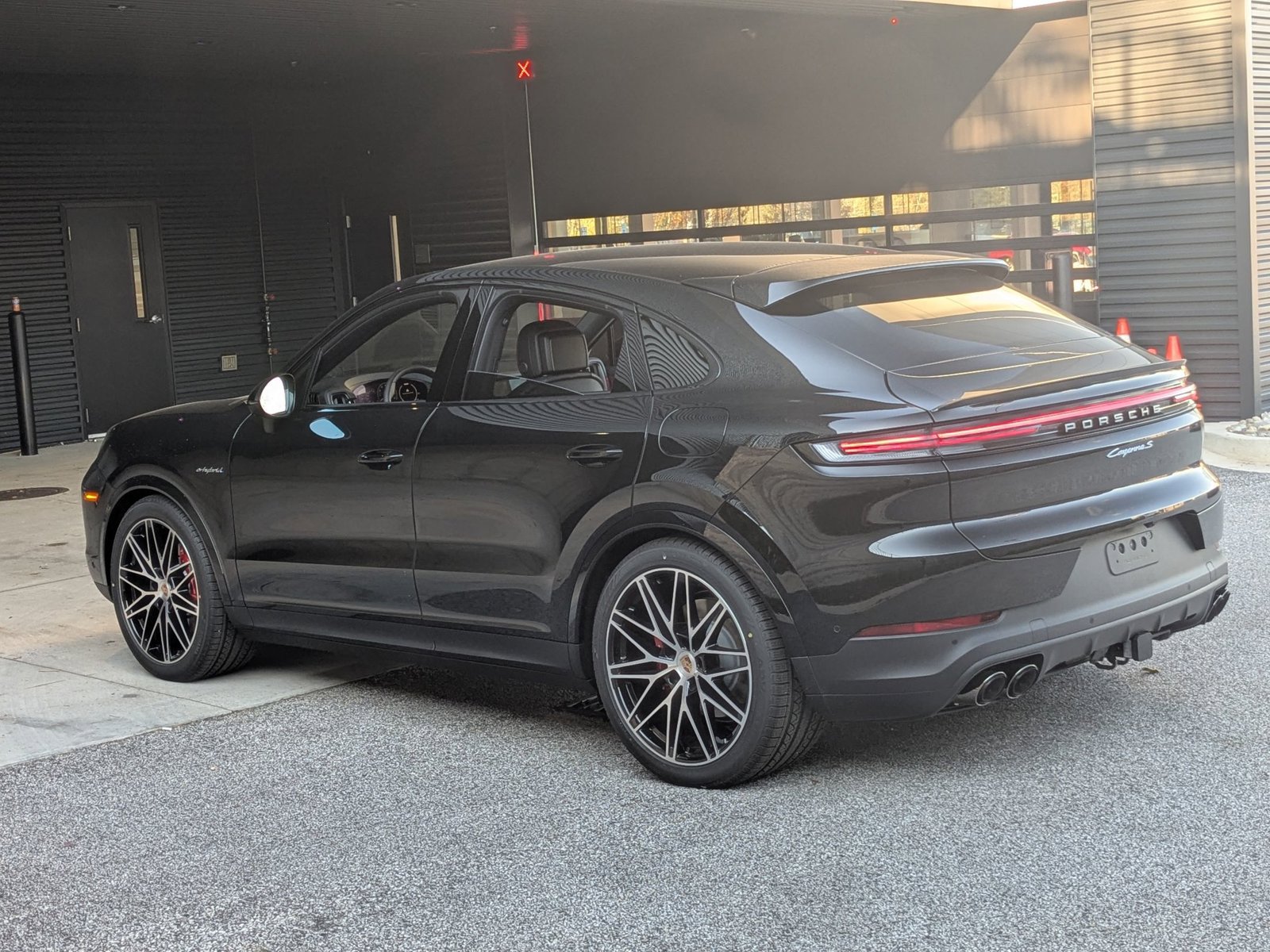 Used 2026 Porsche Cayenne S AWD/4WD image 3