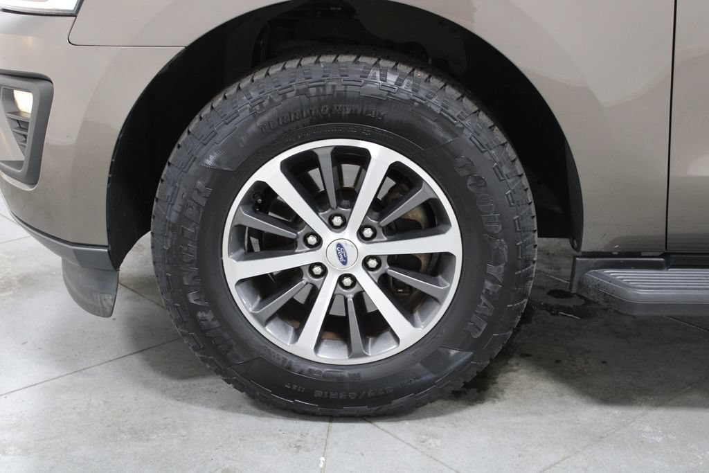 Used 2019 Ford Expedition XLT w/ Equipment Group 201A AWD/4WD image 19