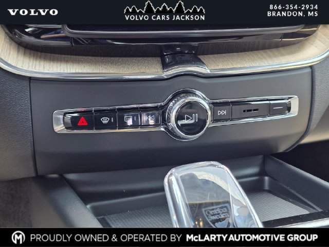 New 2026 Volvo XC60 B5 Plus w/ Protection Package Premier AWD/4WD image 19