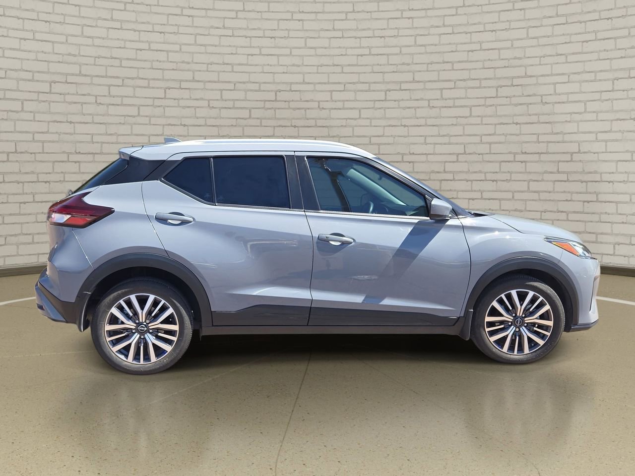 Used 2024 Nissan Kicks SV FWD image 4