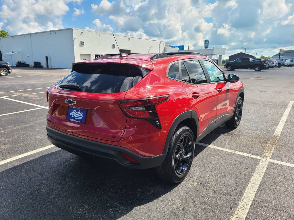 New 2026 Chevrolet Trax LT w/ Midnight Edition FWD image 7