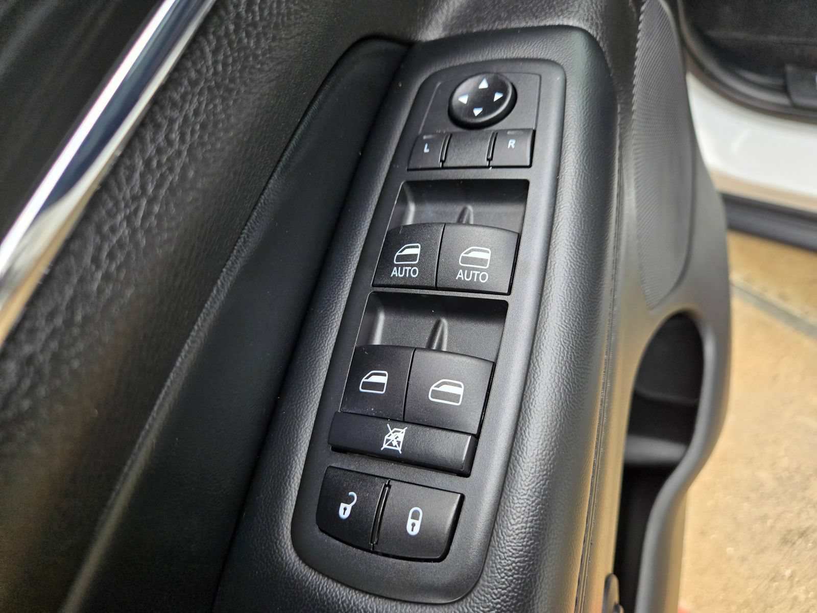 Used 2020 Jeep Grand Cherokee Limited w/ Luxury Group II RWD image 31