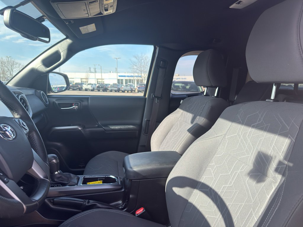 Used 2016 Toyota Tacoma TRD Sport image 27