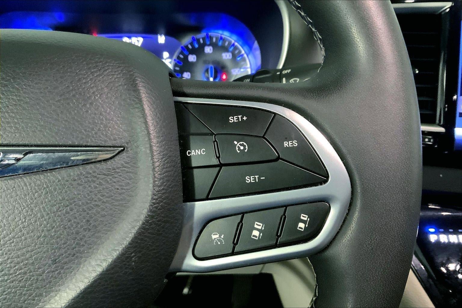 Used 2023 Chrysler Pacifica Touring-L FWD image 19