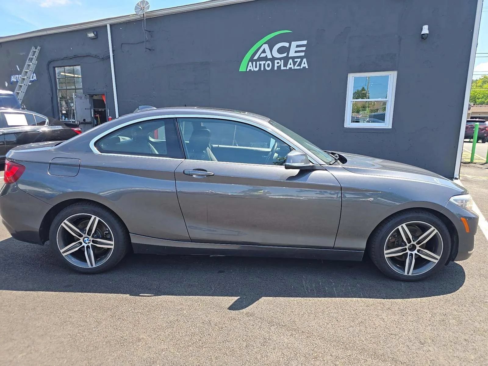 Used 2017 BMW 230i xDrive Coupe AWD/4WD image 4