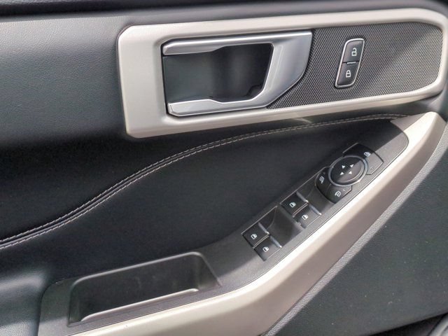 Used 2022 Ford Explorer XLT w/ Equipment Group 202A RWD image 15