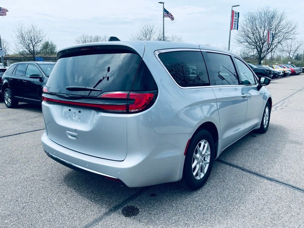 Used 2026 Chrysler Pacifica Select FWD image 6