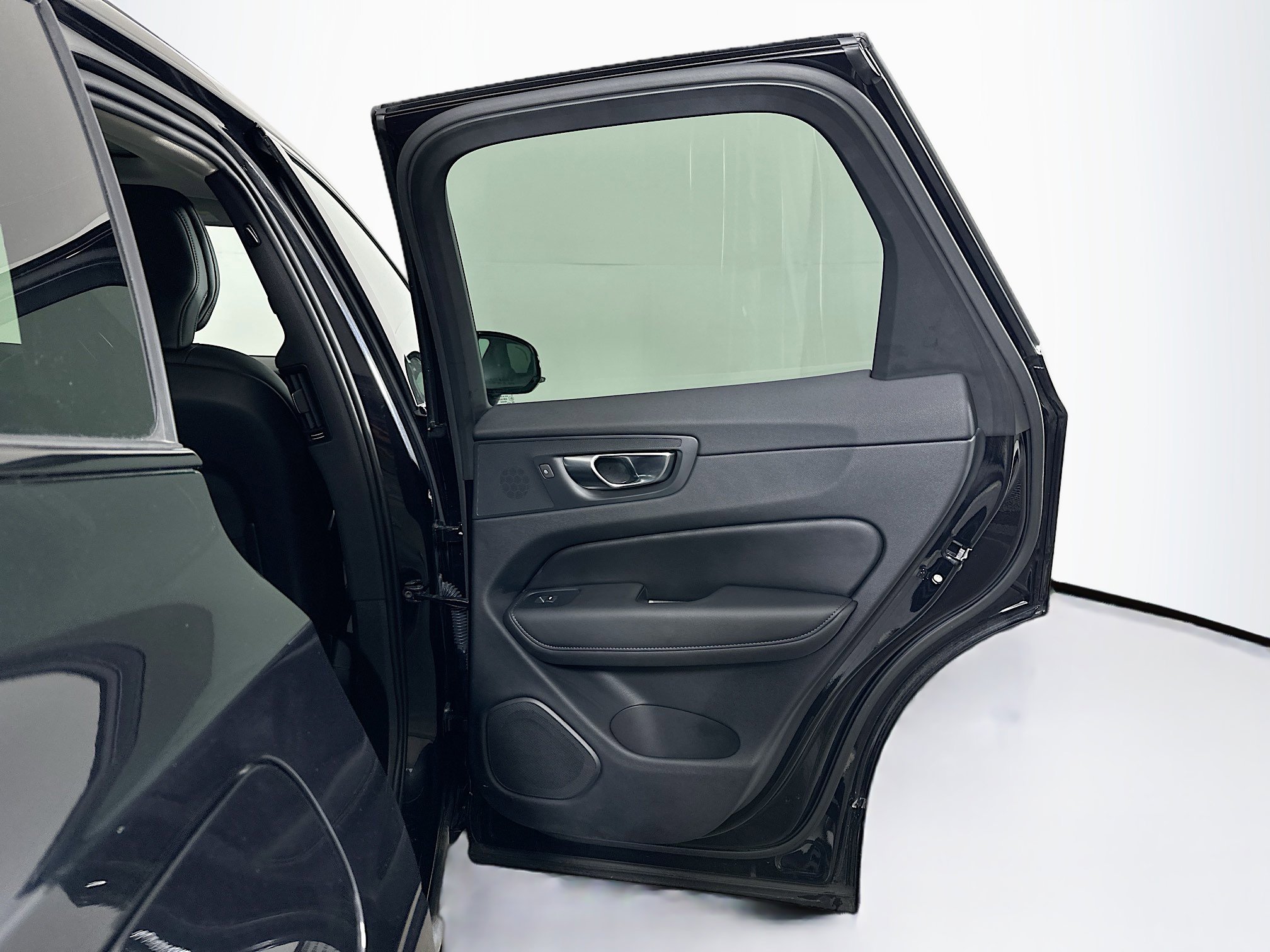 Used 2025 Volvo XC60 B5 Core image 31