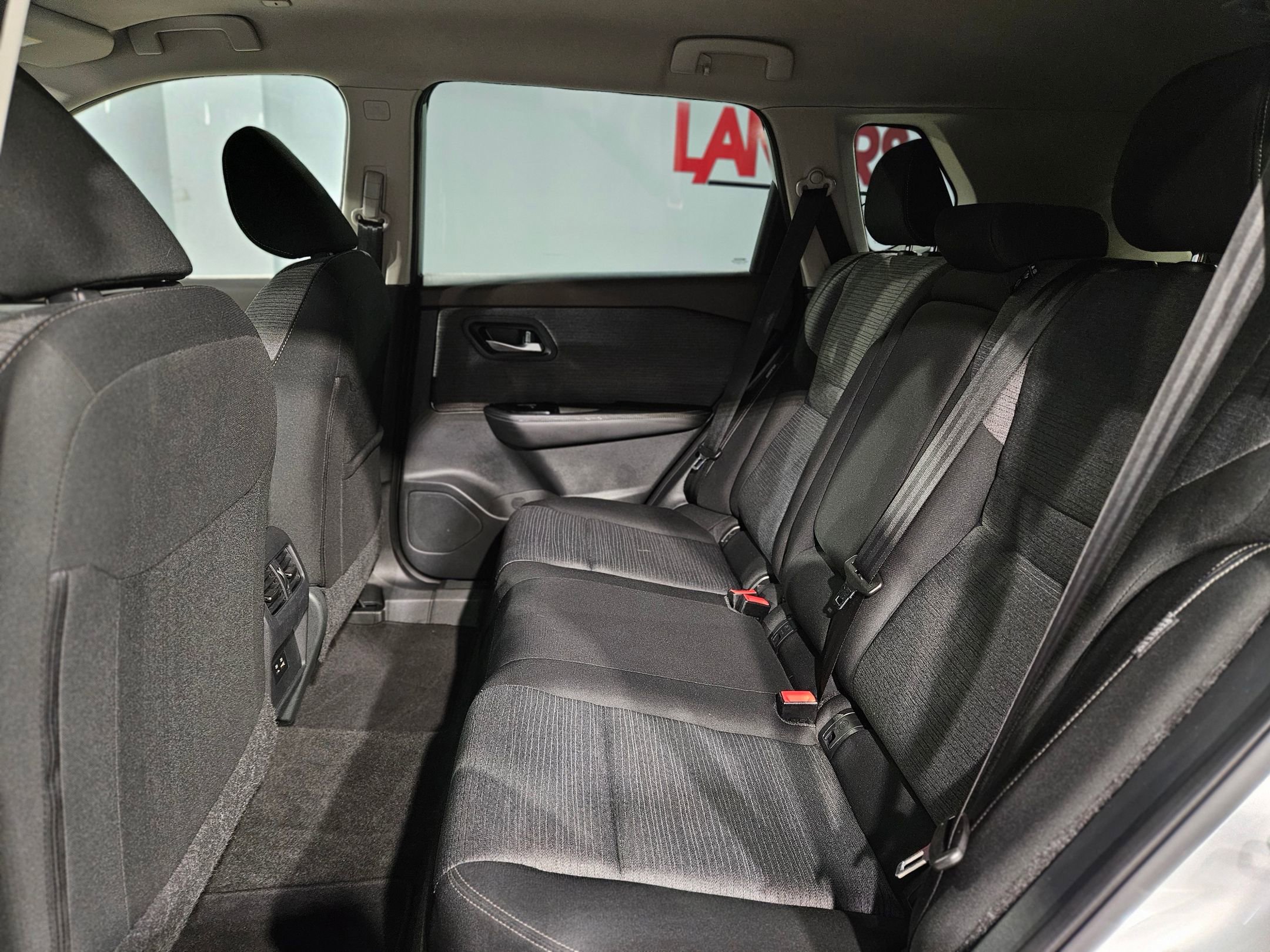 Used 2023 Nissan Rogue SV image 35