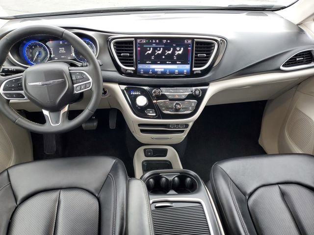 Used 2024 Chrysler Pacifica Touring-L FWD image 29