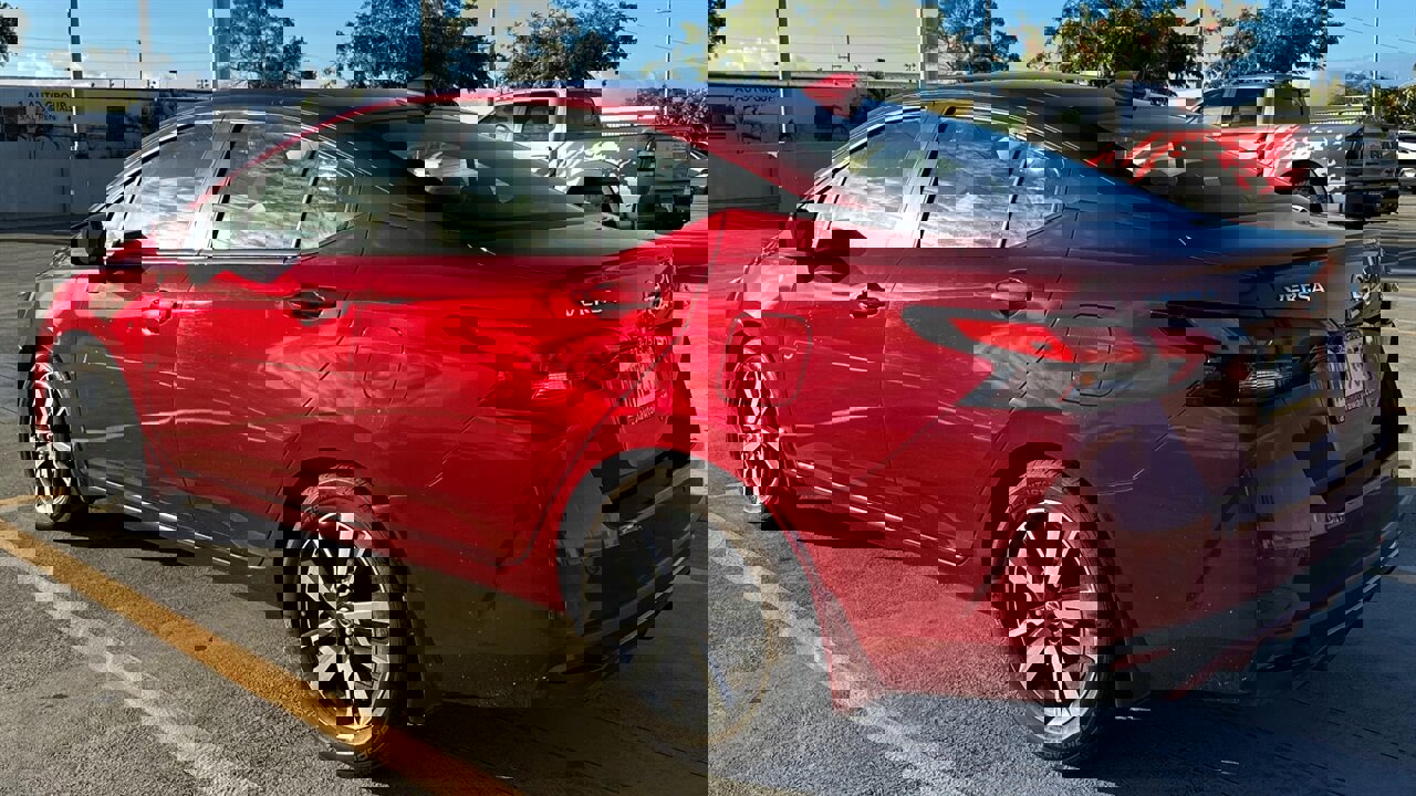 Used 2020 Nissan Versa SV image 3