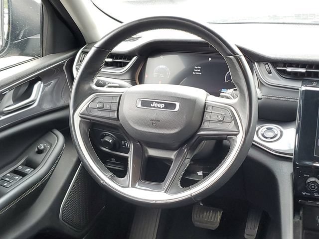 Used 2022 Jeep Grand Cherokee Laredo w/ Luxury Tech Group I AWD/4WD image 24