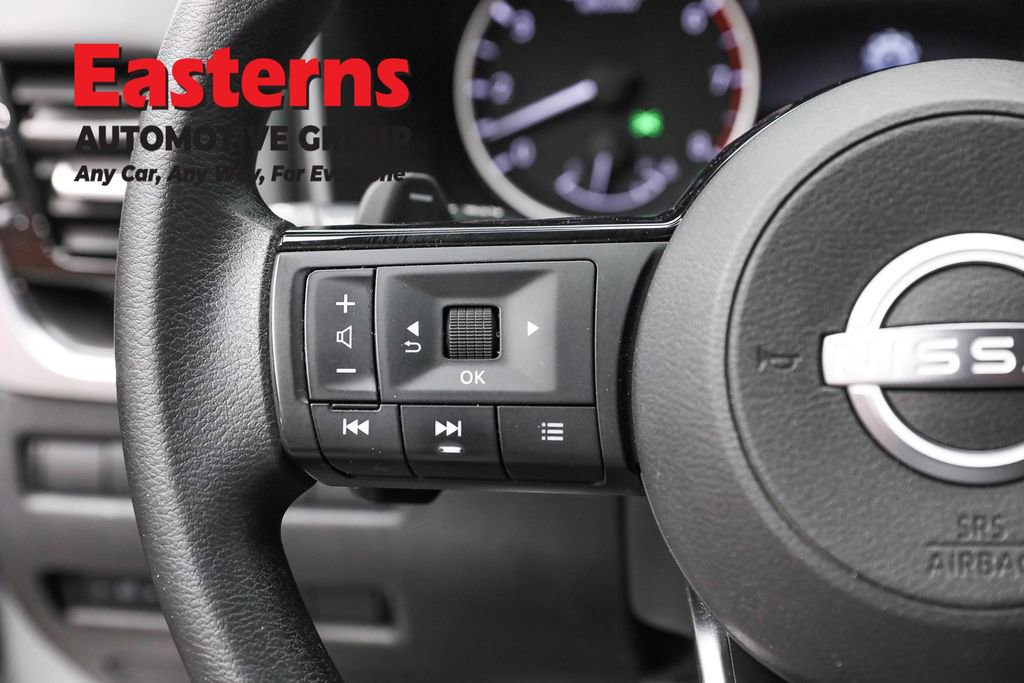 Used 2022 Nissan Rogue SV image 15