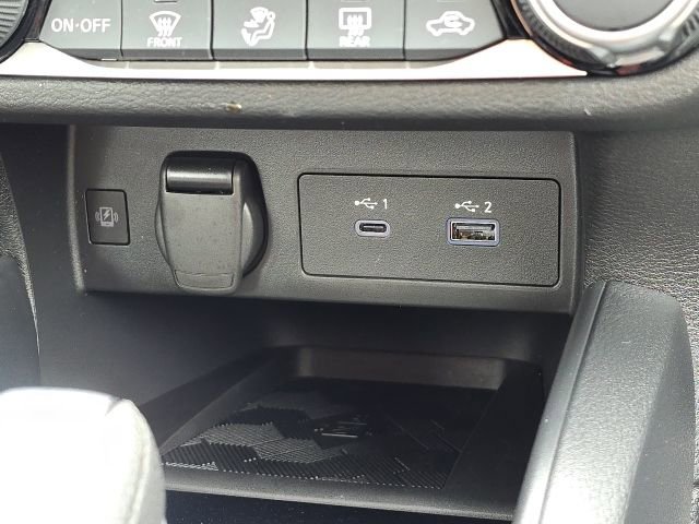 Used 2025 Nissan Versa SR w/ Trunk Package image 31
