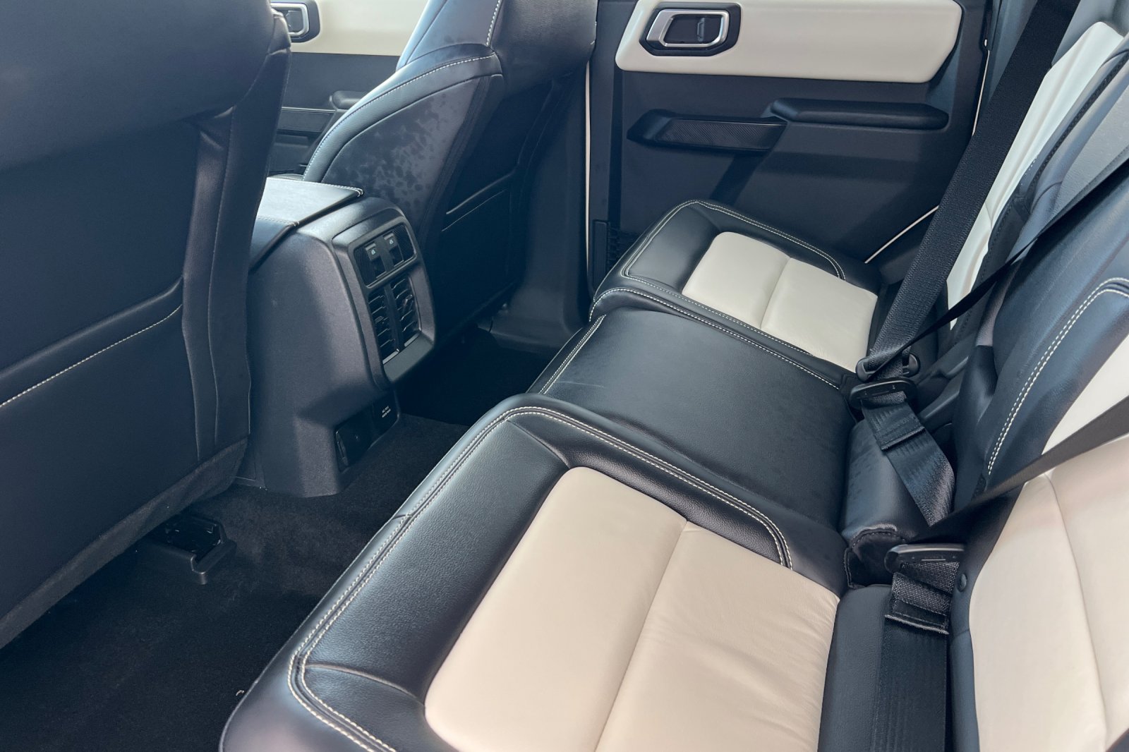New 2026 Ford Bronco Outer Banks w/ Sasquatch Package AWD/4WD image 10
