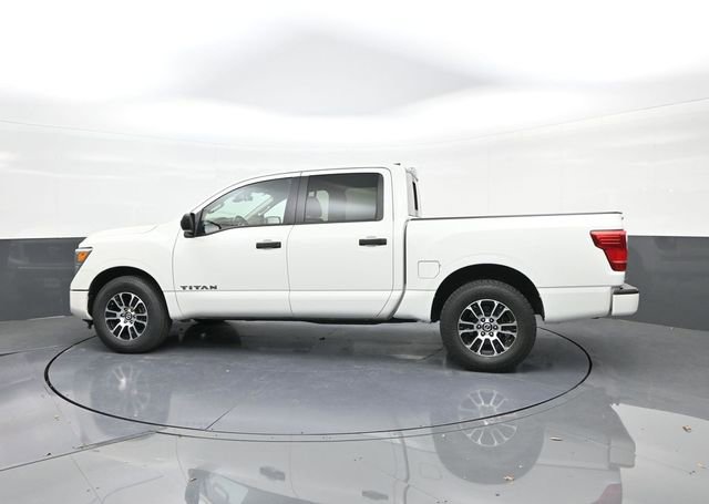 Used 2022 Nissan Titan SV image 5