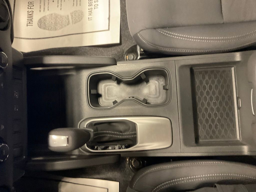 Used 2024 Nissan Frontier SV image 21