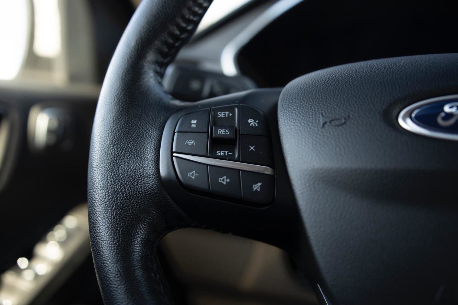 Used 2020 Ford Escape Titanium image 6