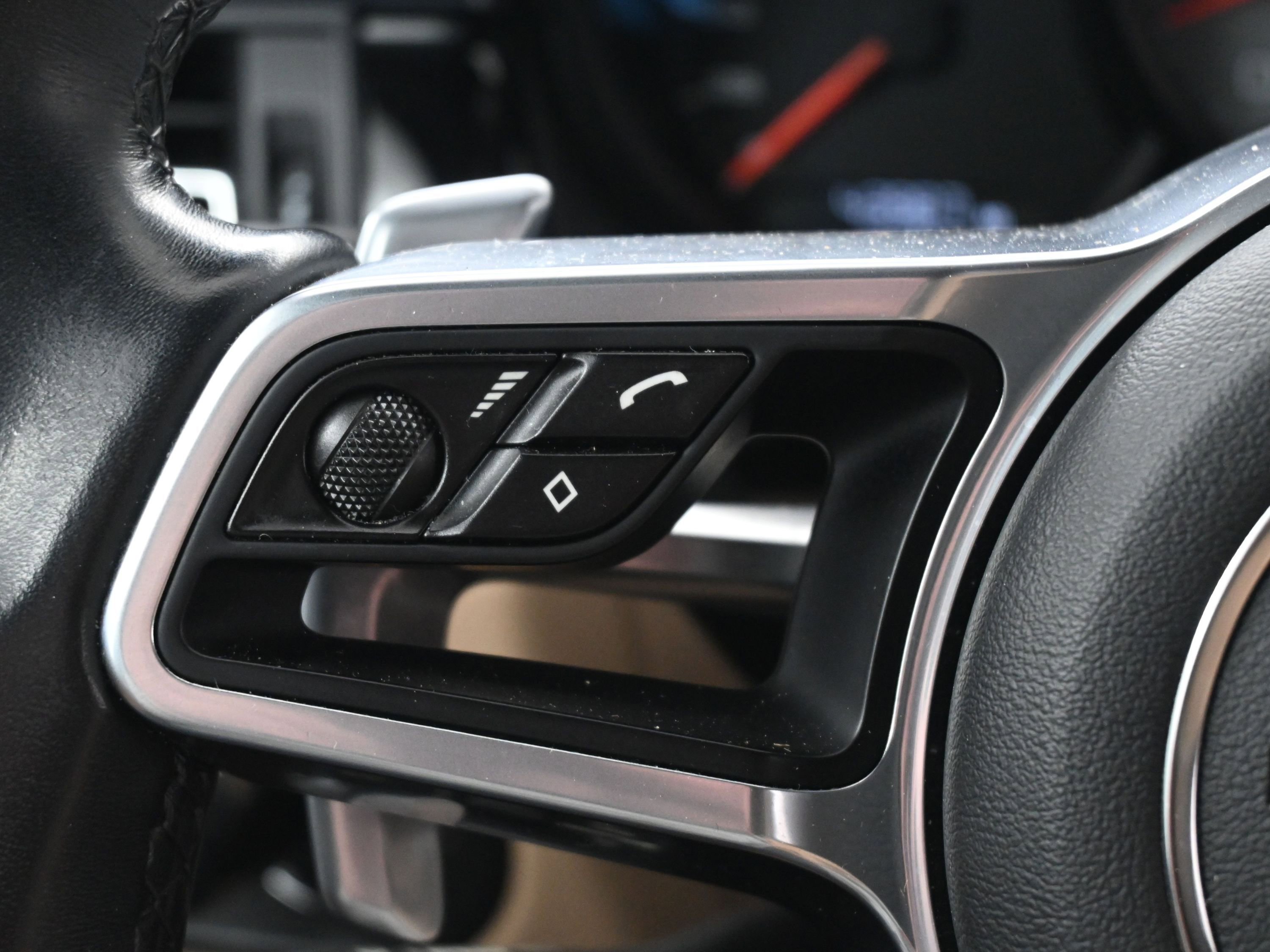 Certified 2020 Porsche Macan S image 21