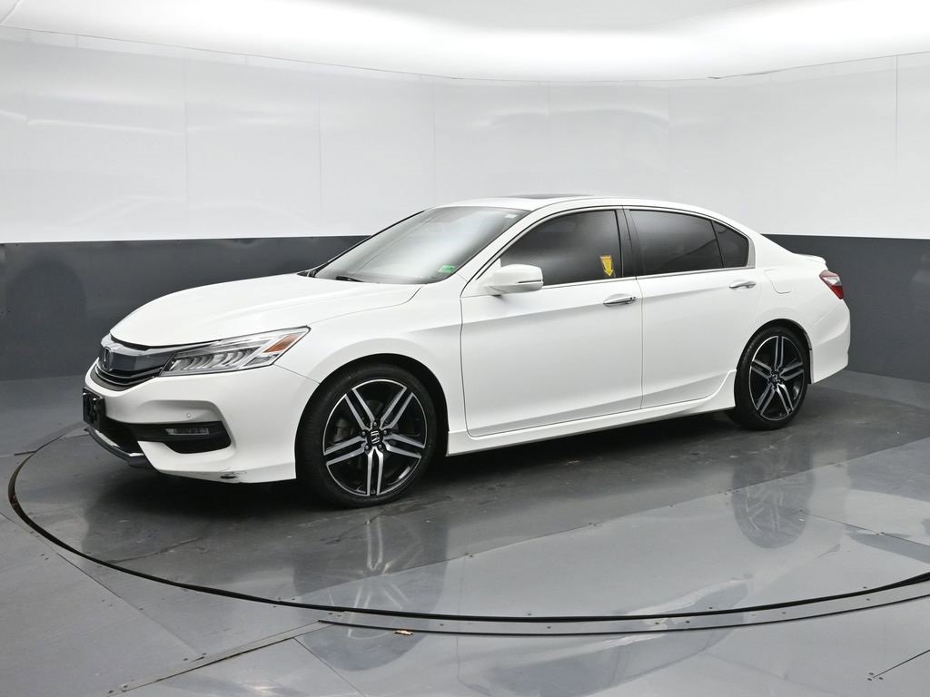 Used 2017 Honda Accord Touring image 3