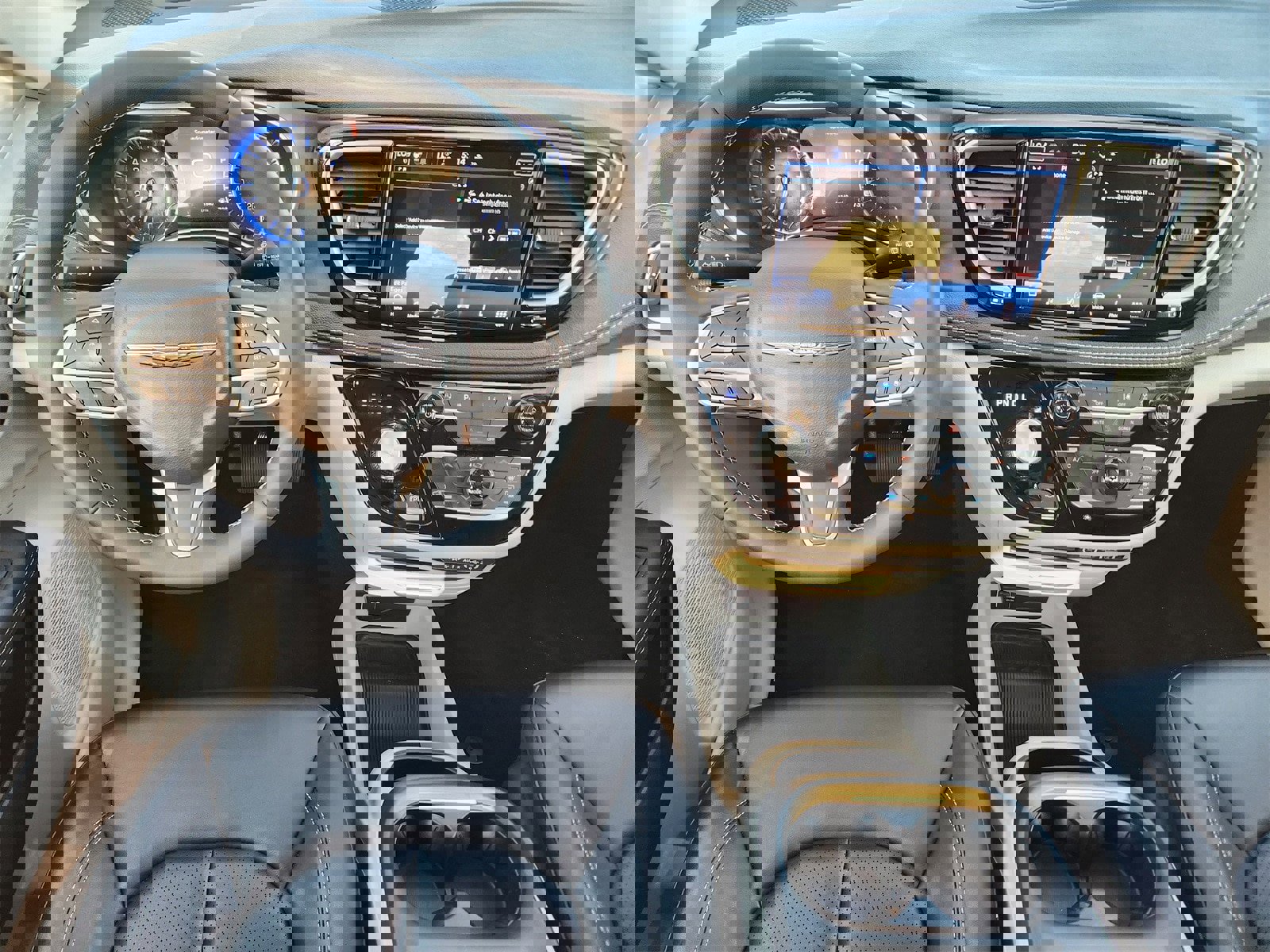 Certified 2024 Chrysler Pacifica Touring-L image 35