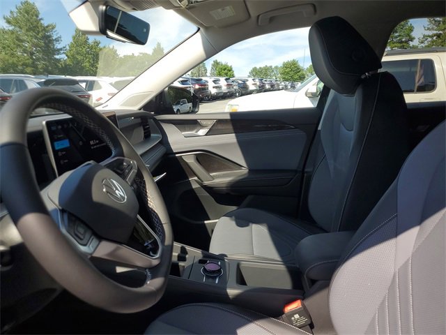 New 2025 Volkswagen Tiguan SE image 31