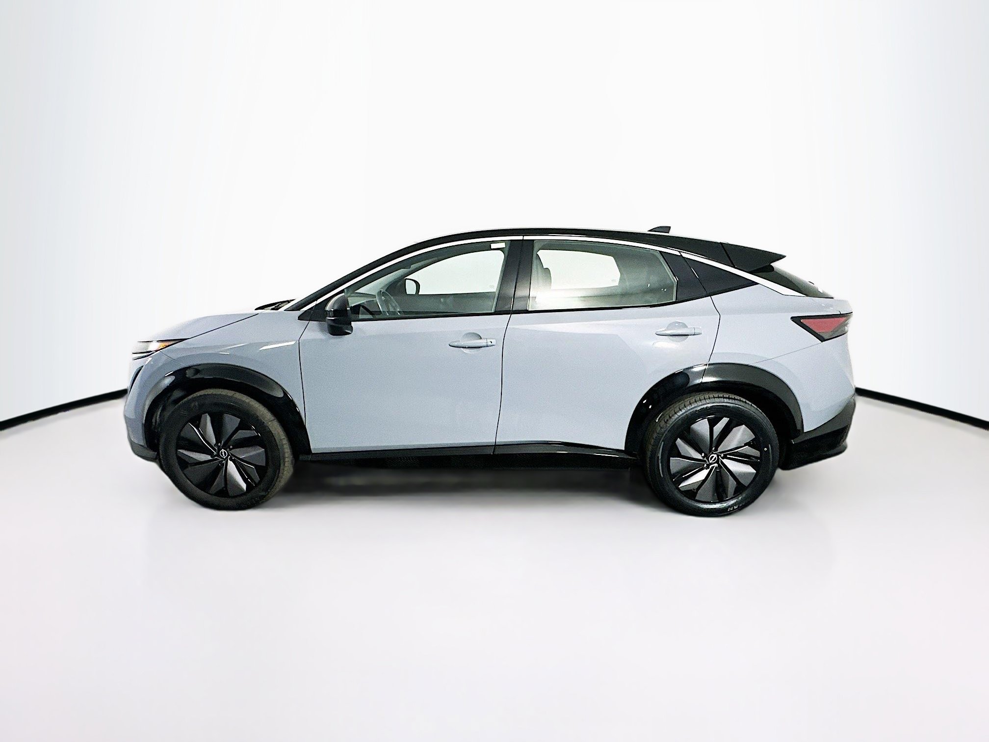 Used 2024 Nissan Ariya FWD image 4