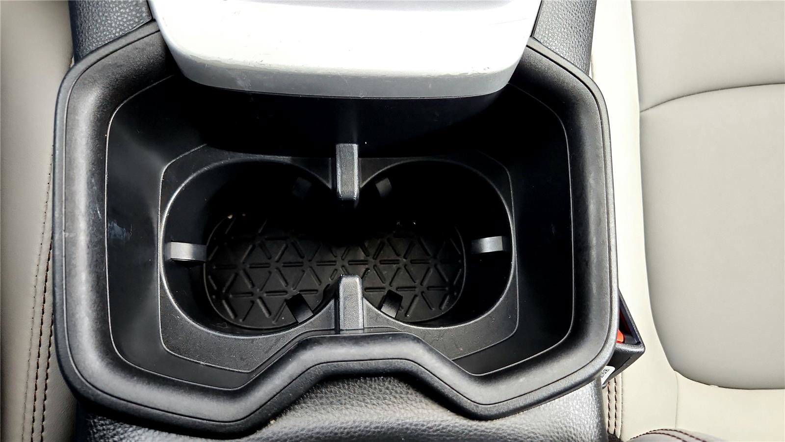 Used 2023 Toyota RAV4 XLE Premium image 42