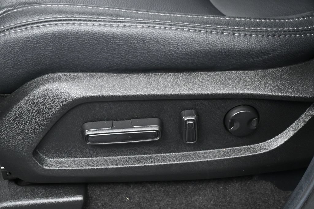 Used 2025 Honda Pilot Touring image 12