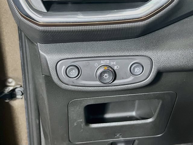Used 2022 Chevrolet TrailBlazer ACTIV w/ Sun and Liftgate Package FWD image 11