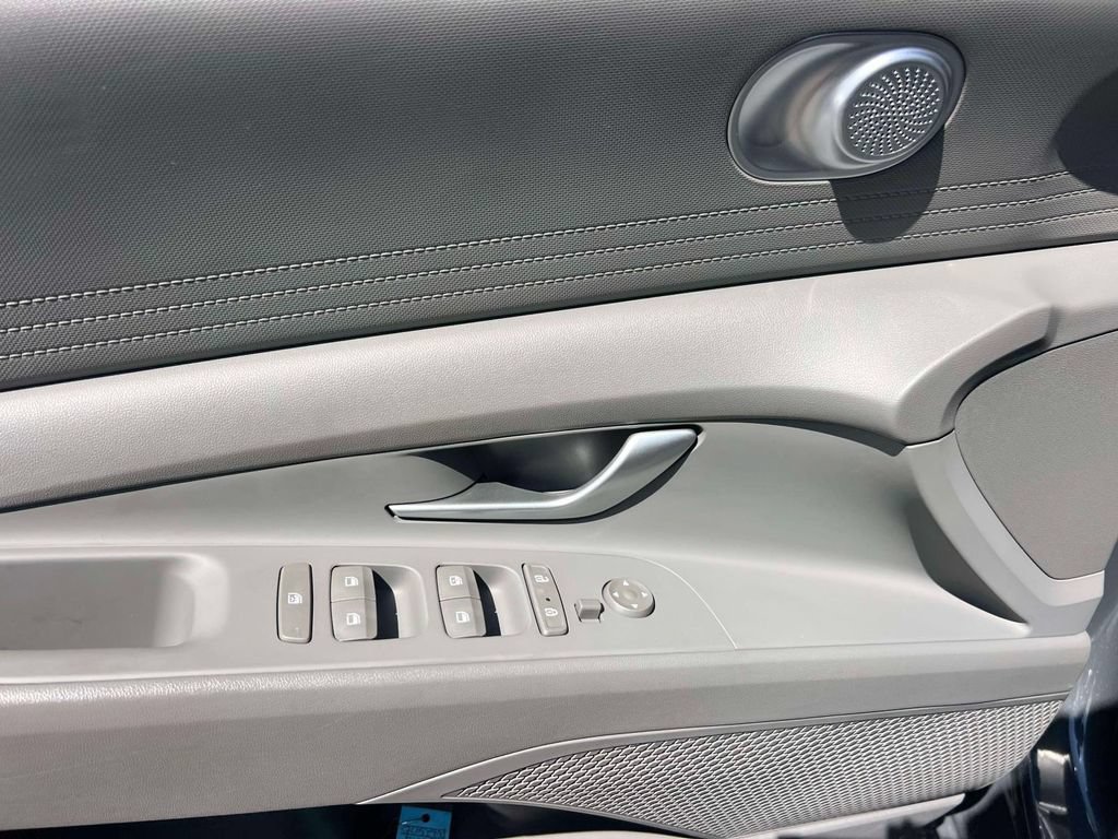 Certified 2023 Hyundai Elantra SEL FWD image 16