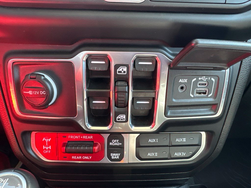 Used 2022 Jeep Gladiator Rubicon w/ Cold Weather Group AWD/4WD image 15