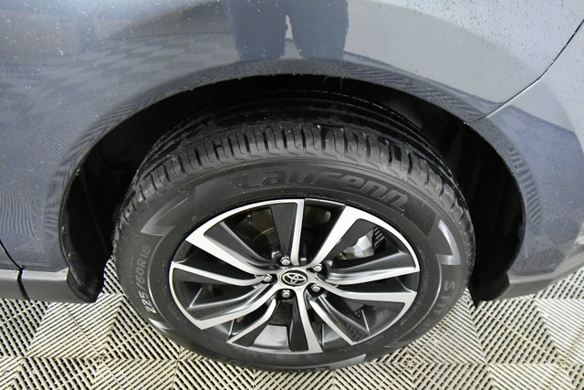 Used 2024 Toyota Venza LE image 17