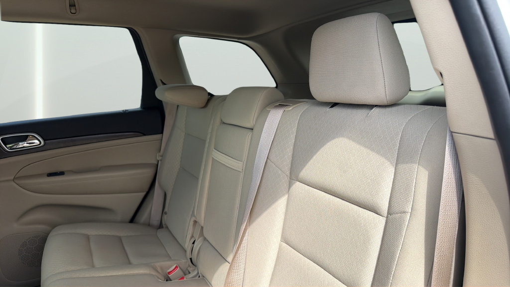 Used 2018 Jeep Grand Cherokee Laredo AWD/4WD image 27