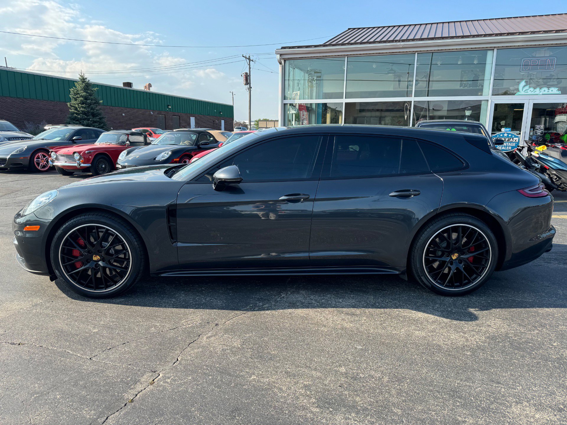 Used 2018 Porsche Panamera 4 image 6