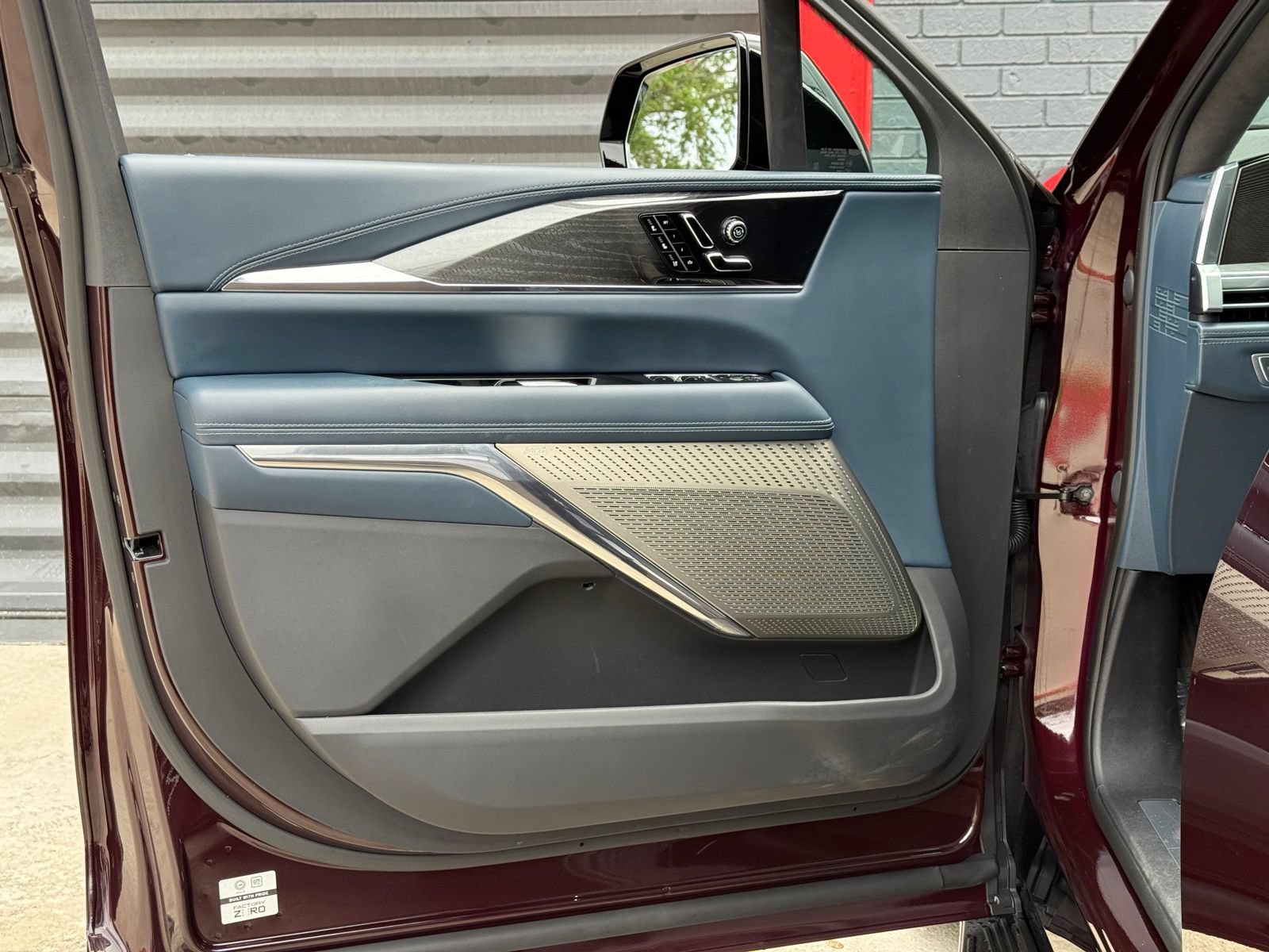 Used 2025 Cadillac Escalade IQ Luxury 2 w/ LPO, Premium Carpet Package AWD/4WD image 15
