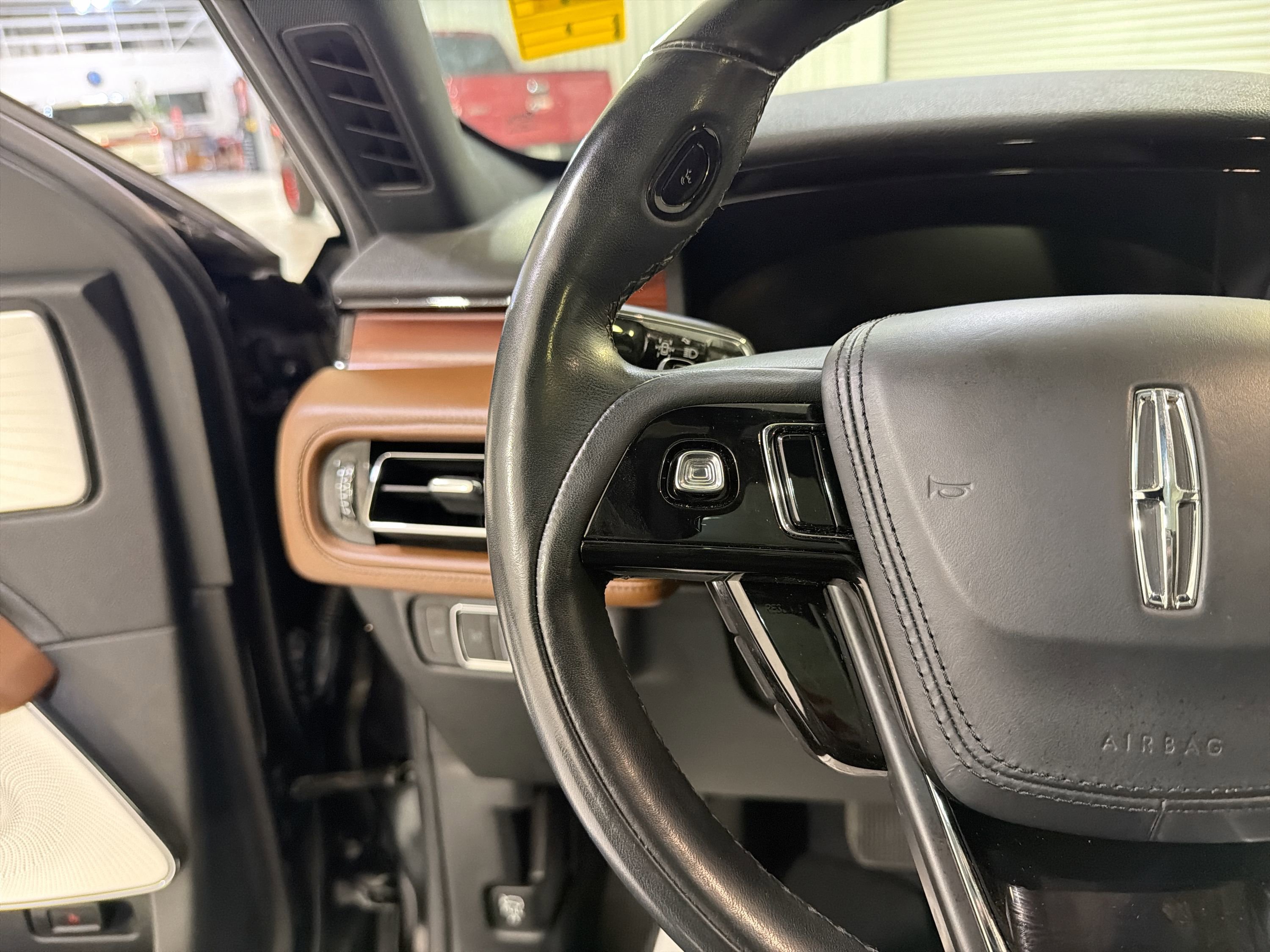 Used 2023 Lincoln Aviator Reserve w/ Equipment Group 201A image 14
