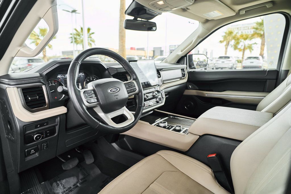 Used 2024 Ford Expedition Limited image 2