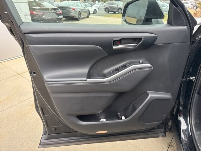 Used 2025 Toyota Highlander XLE AWD/4WD image 25