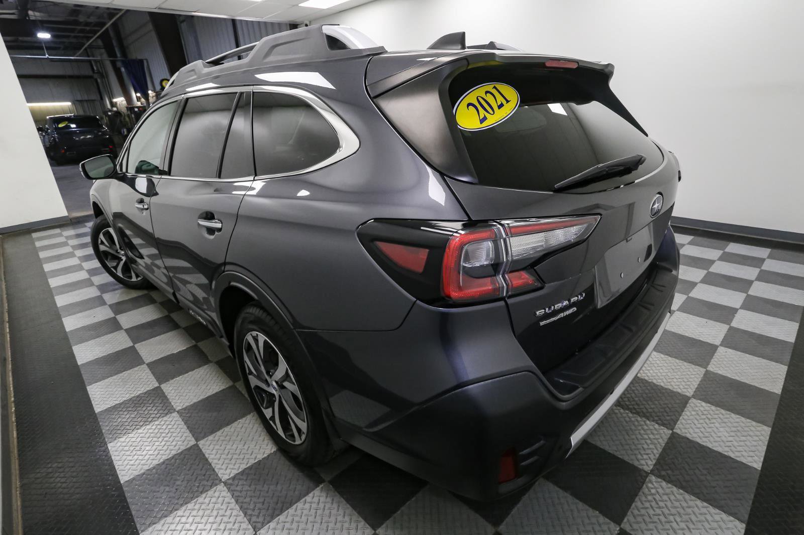 Used 2021 Subaru Outback Touring image 9