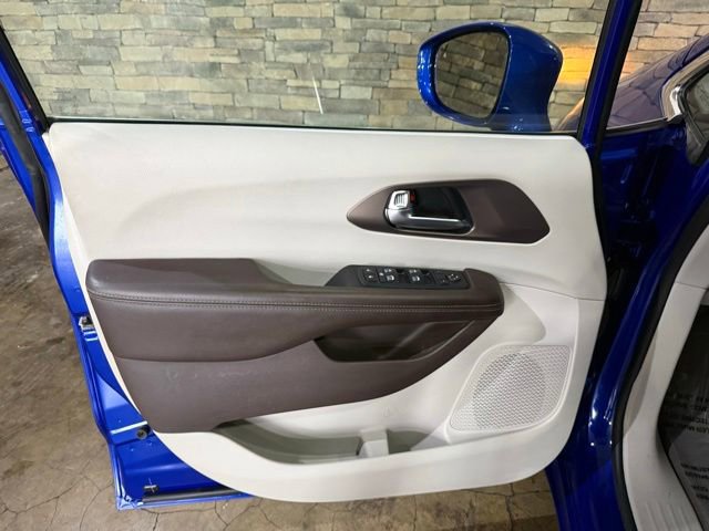 Used 2019 Chrysler Pacifica Touring-L Plus w/ Advanced Safetytec Group FWD image 11