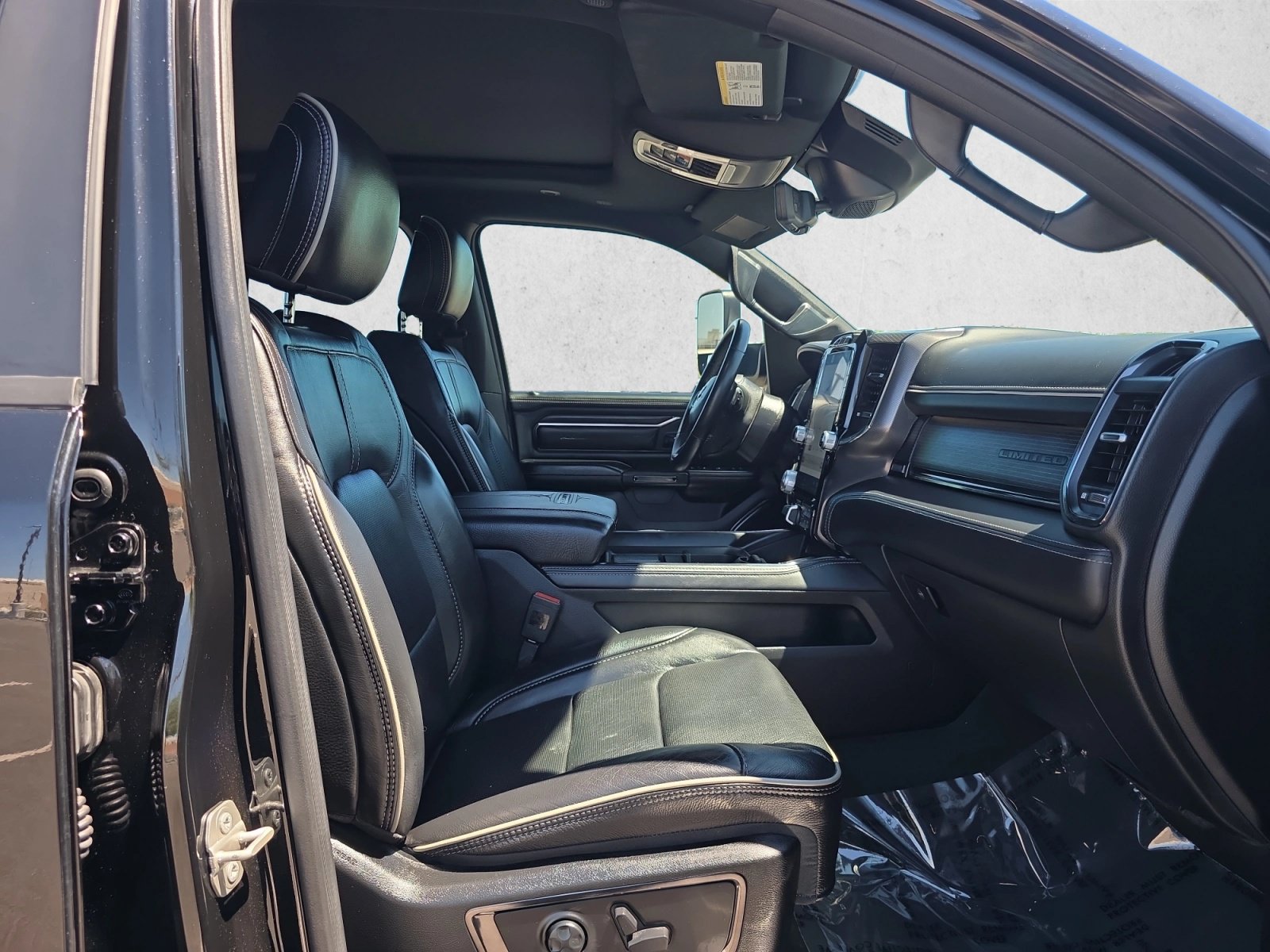 Used 2024 RAM 1500 Limited AWD/4WD image 27